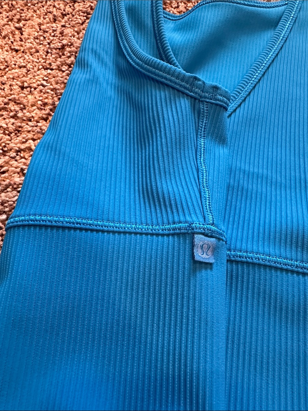 Lululemon Power Pivot Tank - Picture 3 of 4